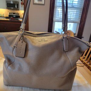 Coach Kelsey hangbag in Gray Birch